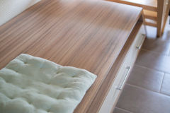 Individueller Schrank für den Flurbereich mit Sitzkissen