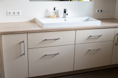 Individueller Schrank für das Badezimmer